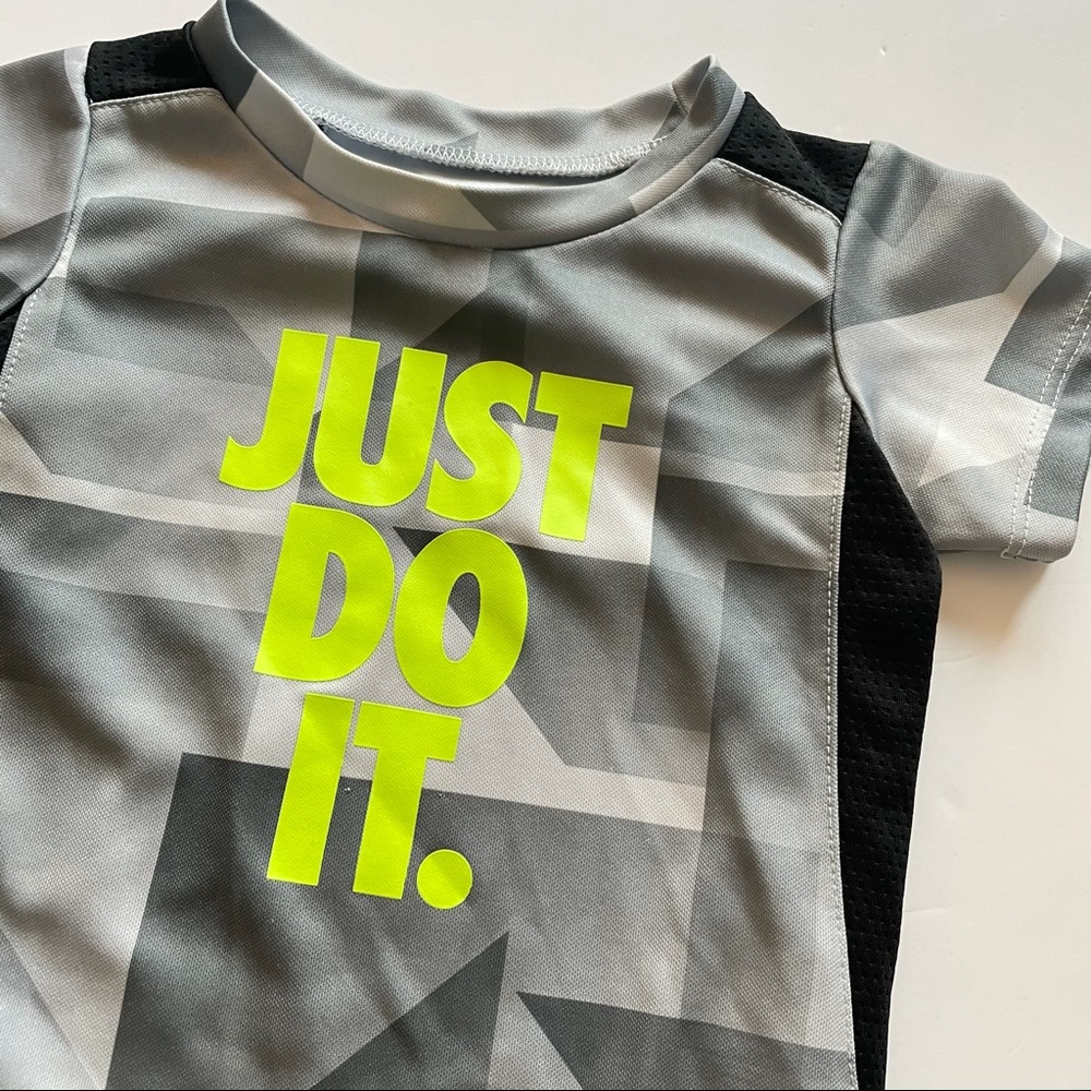Nike tee - Picture 2 of 3